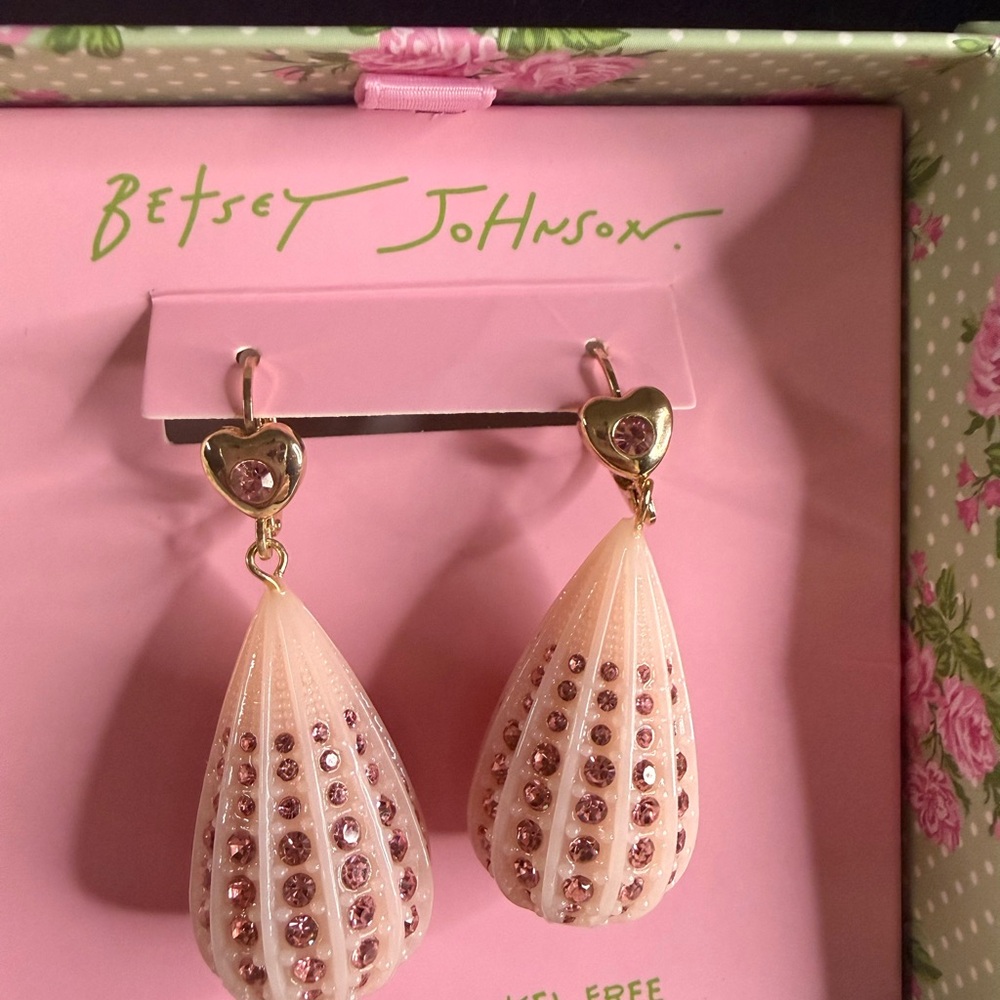 💧Betsey Johnson Pink and Gold Teardrop Earrings